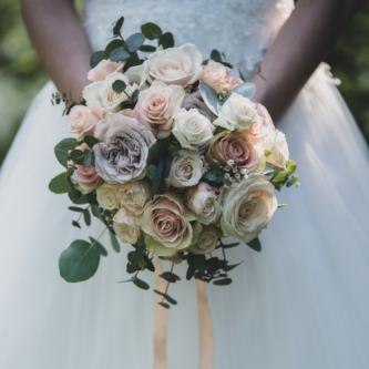 Bouquet de mariée romantique tout en roses.