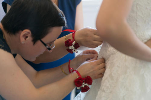 Bracelet fleuri rouge et blanc aromatique fleuriste mariage
