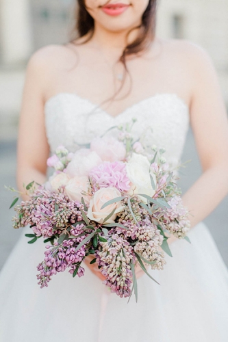 Bouquet parfumée en pivoines et lilas.