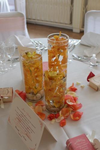 Trio de vases avec orchidées vanda immergées aromatique fleuriste mariage