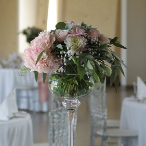 Vase en hauteur bouquet rose romantique aromatique fleuriste mariage