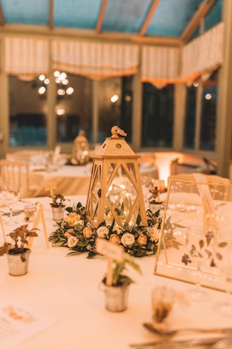 Lanterne lumineuse centre de table fleuri champêtre aromatique fleuriste mariage
