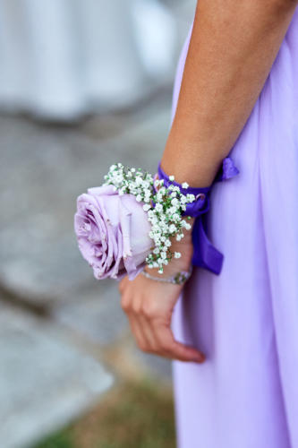 Bracelet fleuri assorti à la robe des demoiselles d'honneur aromatique fleuriste mariage
