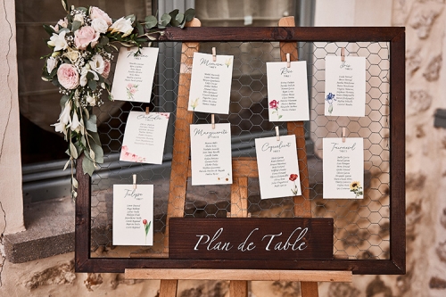 Cadre plan de table disponible à la location et fleuri aromatique fleuriste mariage