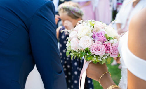 Bouquet de mariée rond en roses pastels  aromatique fleuriste mariage