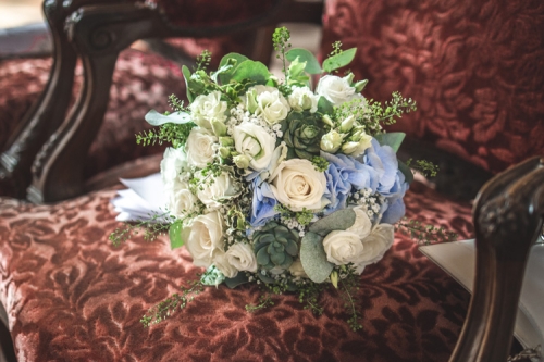 Bouquet de mariée blanc et bleu