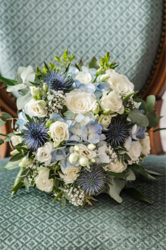 Bouquet de mariée blanc et bleu