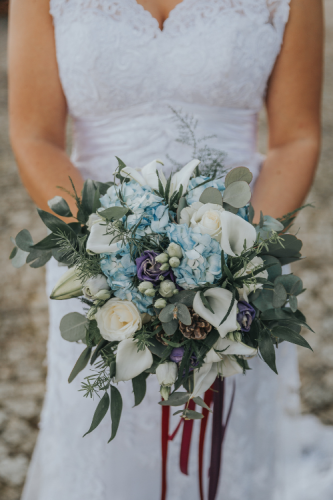 Bouquet de mariée bleu et blanc champêtre