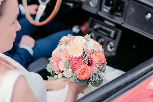 Bouquet de mariée rond pêche et corail