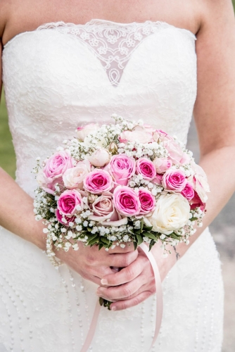 Bouquet de mariée en mélange de roses roses