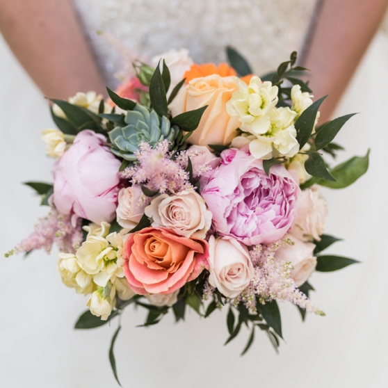 Bouquet de mariée rond coloré