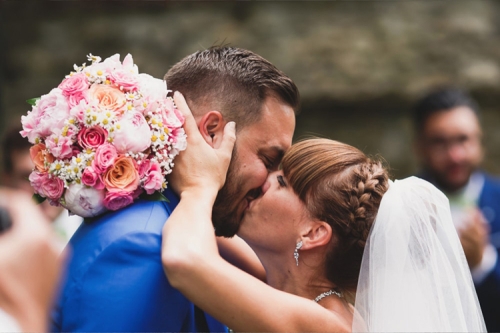 Bouquet de mariée en pivoines et marguerites