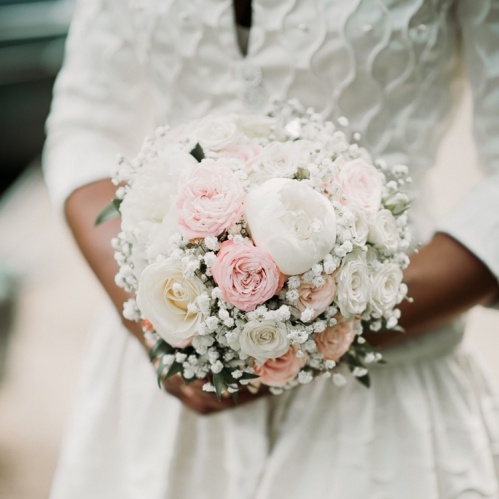 Bouquet de mariée blanc et rose en pivoines