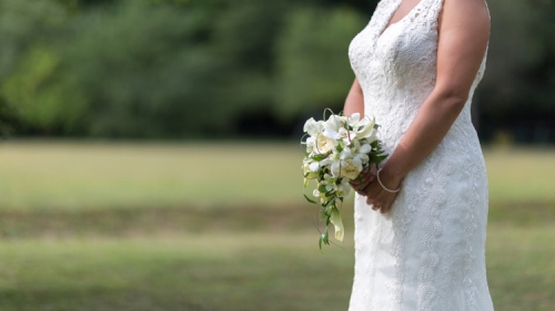 Bouquet de mariée retombant en orchidées