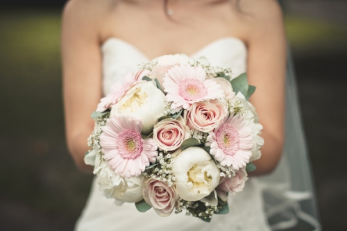 Bouquet de mariée pivoines et marguerites