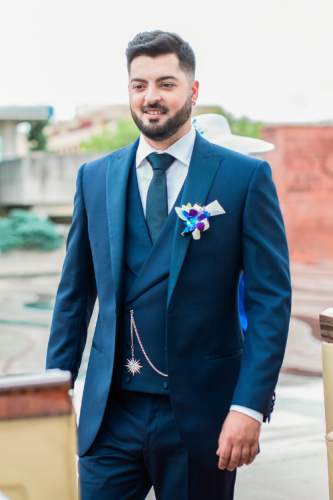 Boutonnière originale en orchidée bleue