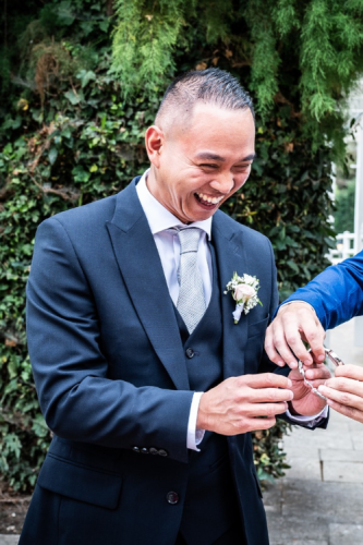 Boutonnière en fleurs blanches