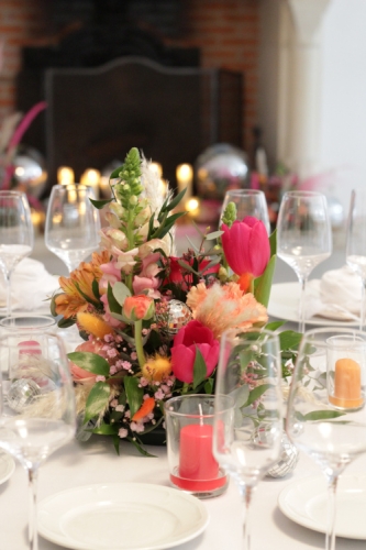 Centre de table coloré en fleurs variées