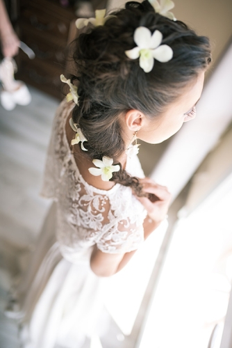 Coiffure de mariée en orchidée blanche