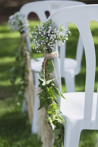 chaises de cérémonie fleurie en lierre et pampa