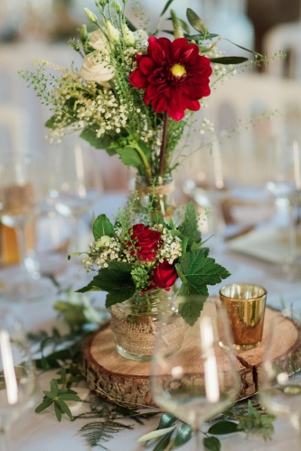 Décor de table champêtre et bordeaux