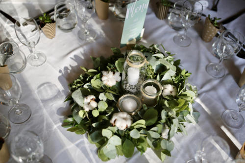 Couronne de feuillages et coton centre de table aromatique fleuriste mariage